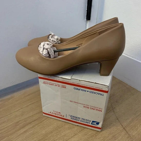 Journee Collection Luu Round Toe Low Heel Dress Pump in  Chestnut Brown NWOB - Picture 6 of 12